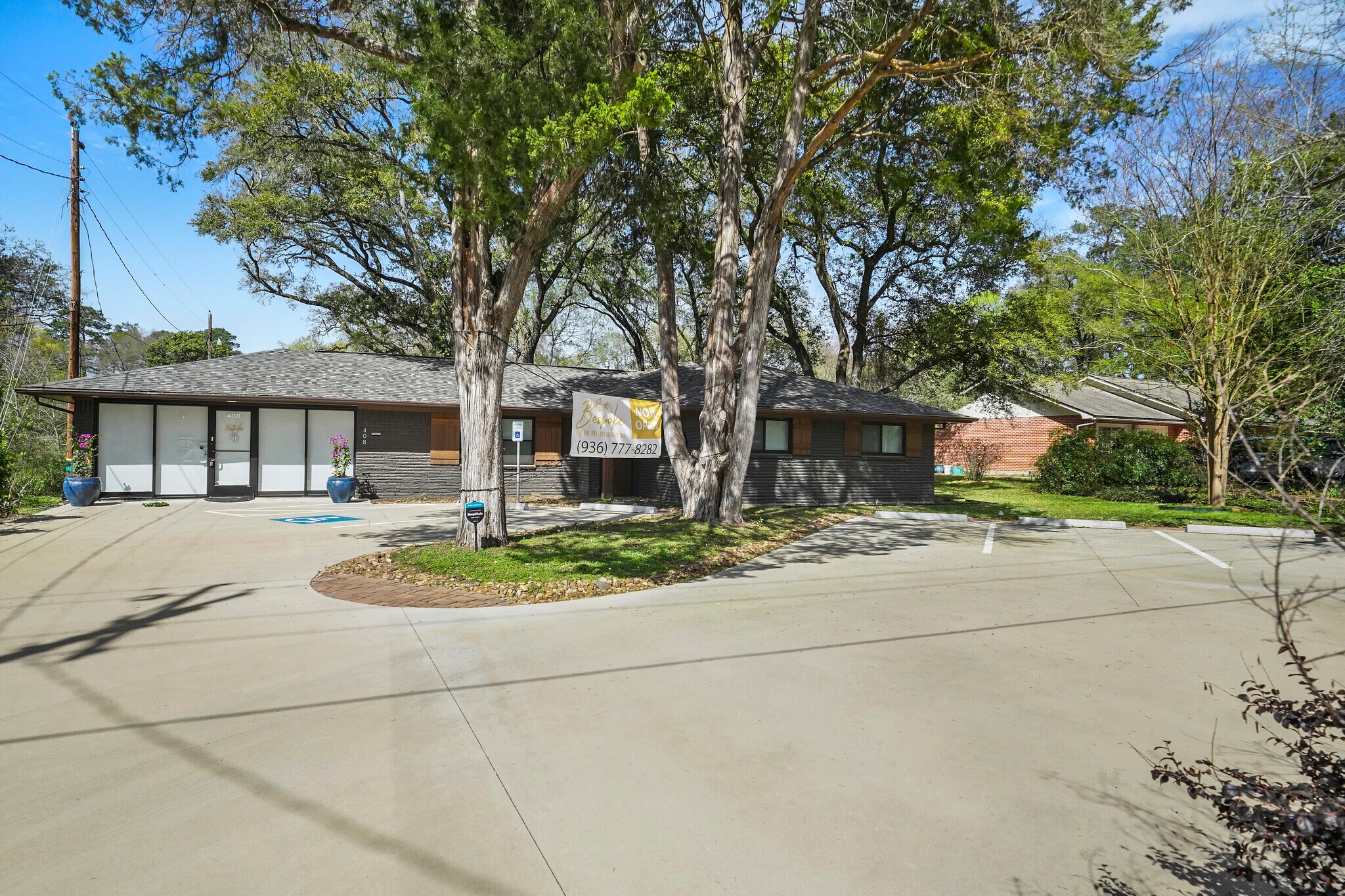 408 Wilson Rd, Conroe, TX à vendre Photo principale– Image 1 sur 32