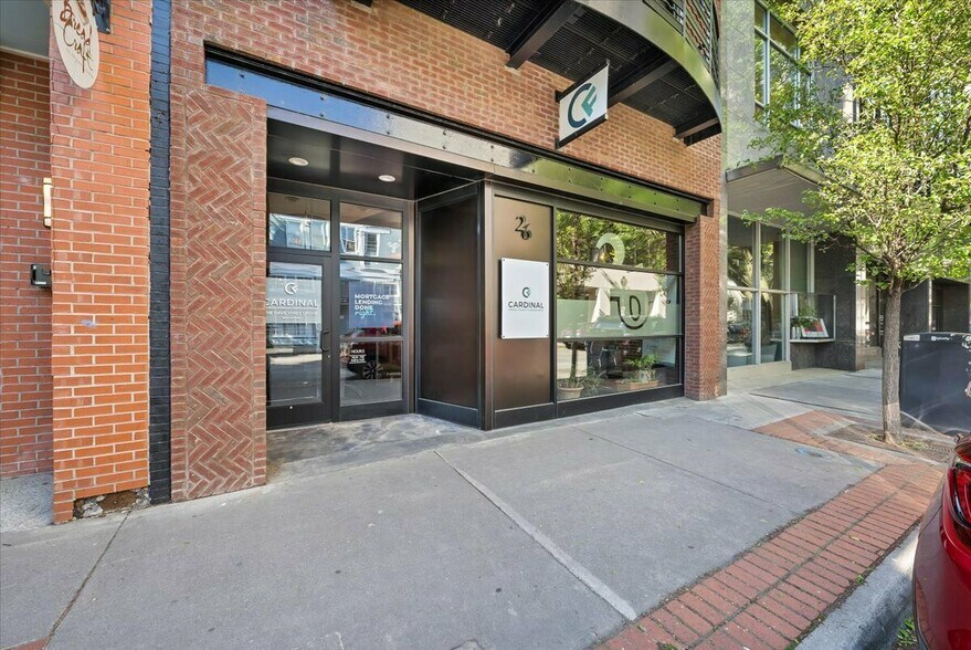 26 Church Ave SW, Roanoke, VA à louer - Photo de l’immeuble – Image 1 sur 9