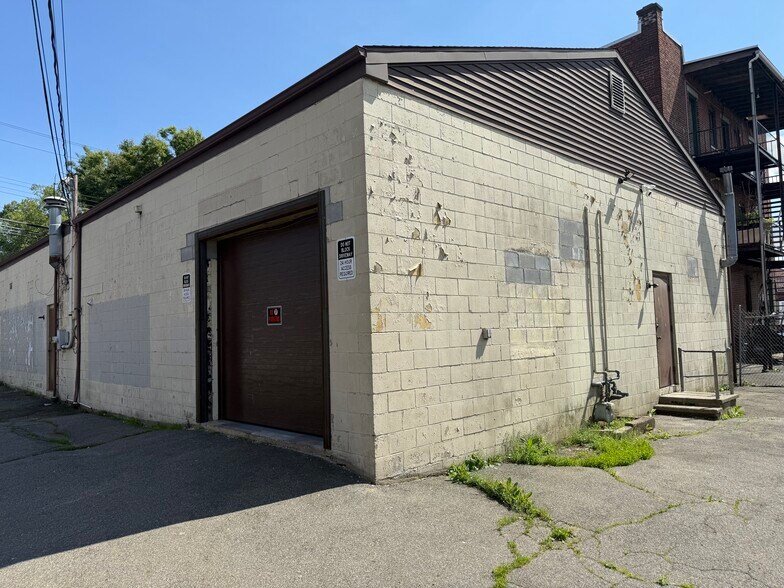 2738 Fairfield Ave, Bridgeport, CT à vendre - Photo de l’immeuble – Image 3 sur 3