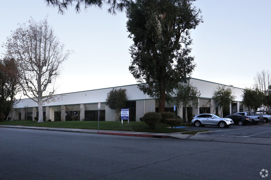 4685 Industrial St, Simi Valley, CA à louer - Photo principale – Image 1 sur 5
