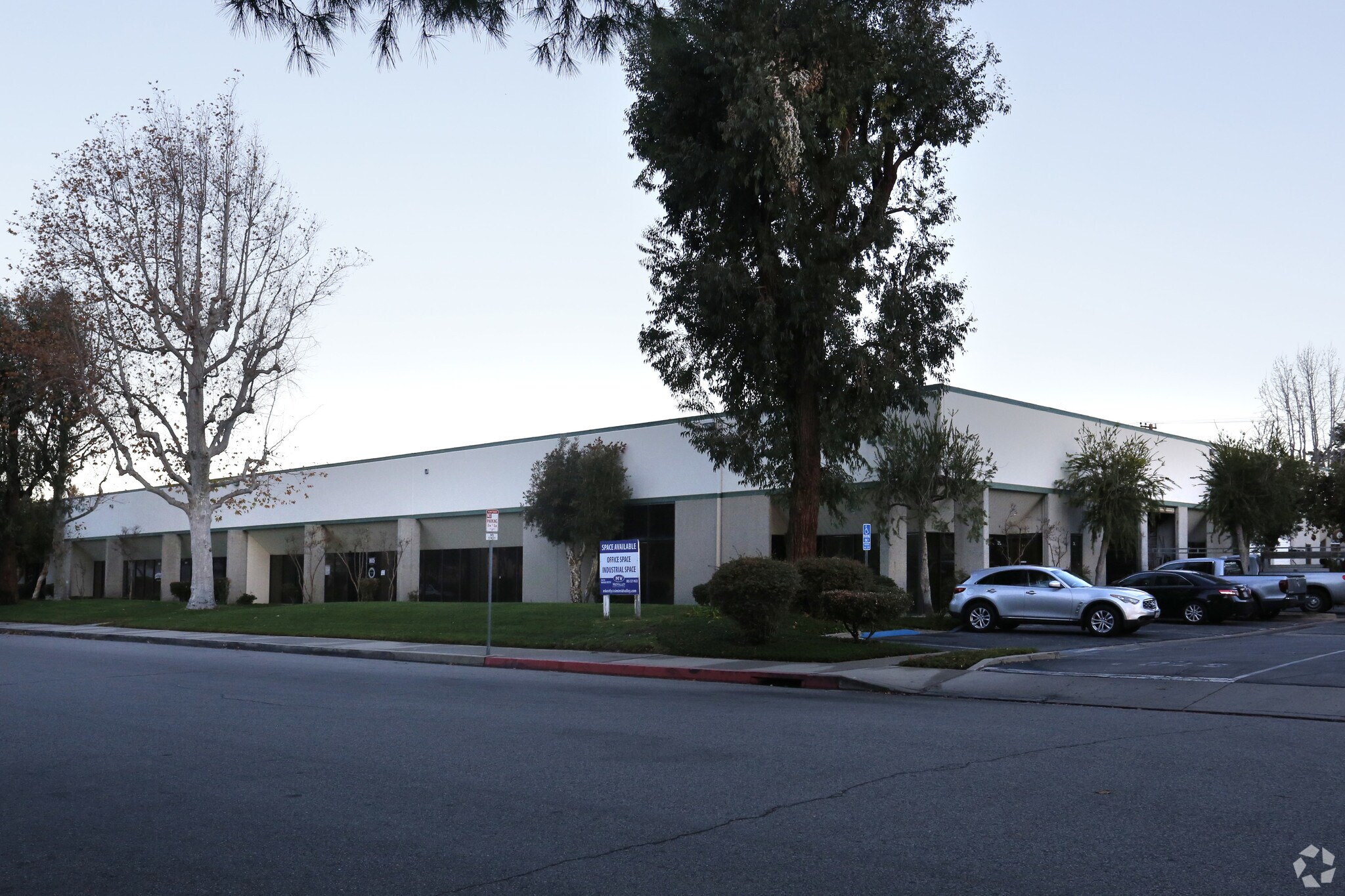 4685 Industrial St, Simi Valley, CA à louer Photo principale– Image 1 sur 6