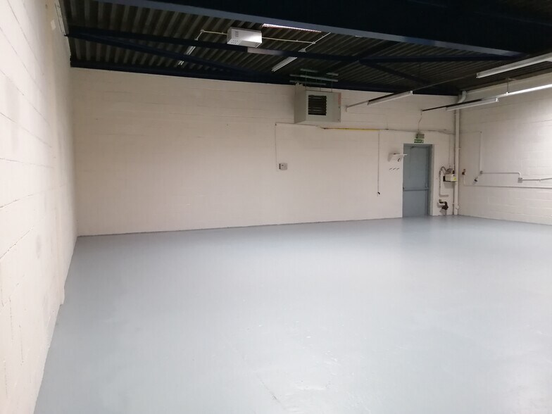 7-11 Kelvin Sq, Livingston à louer - Photo de l’immeuble – Image 2 sur 3