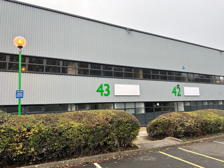 37-44 Potters Ln, Milton Keynes à louer - Photo de l’immeuble – Image 1 sur 20