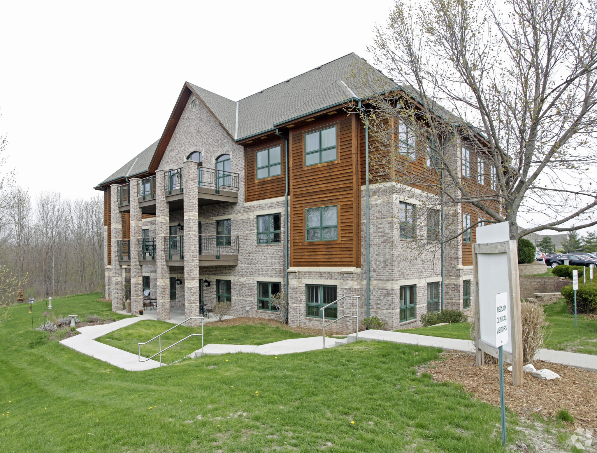 1045 W Glen Oaks Ln, Mequon, WI à vendre Photo principale– Image 1 sur 5