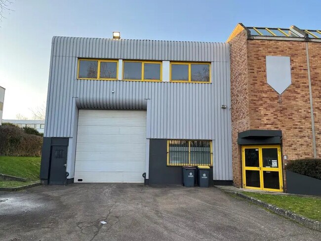 Plus de détails pour 240 Rue Helene Boucher, Buc - Local d'activités à louer