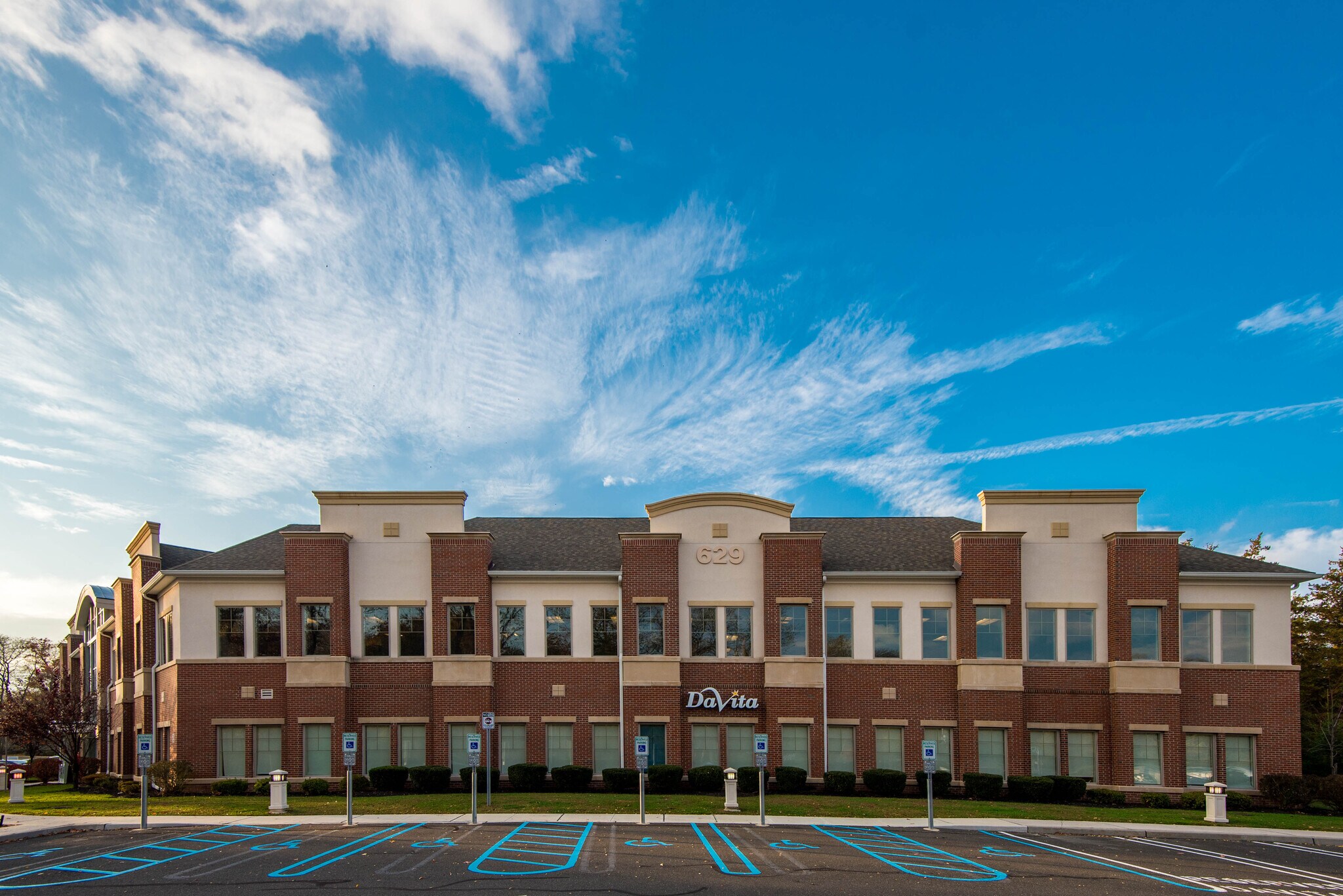 629 Cranbury Rd, East Brunswick, NJ à louer Photo de l’immeuble– Image 1 sur 9