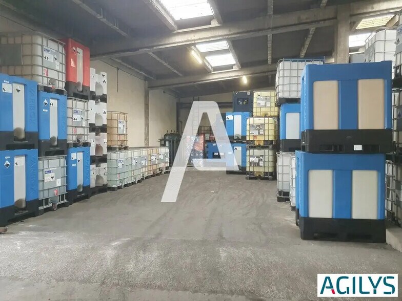 Local d'activités dans Vitry-sur-Seine à vendre - Photo de l’immeuble – Image 2 sur 8