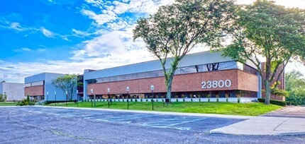 23800 Orchard Lake Rd, Farmington Hills, MI à louer Photo de l’immeuble– Image 1 sur 4