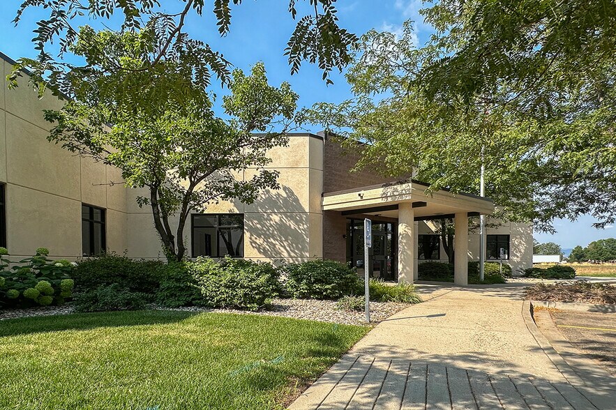 4557 Denrose Ct, Fort Collins, CO à vendre - Photo de l’immeuble – Image 3 sur 13