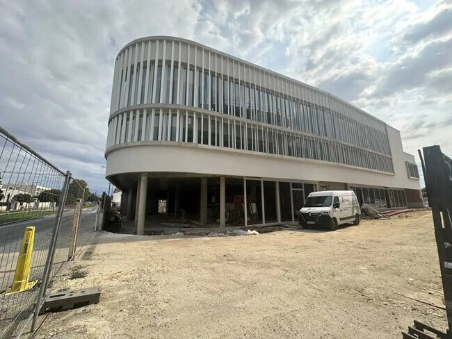 Plus de détails pour Bureau, Local commercial à louer