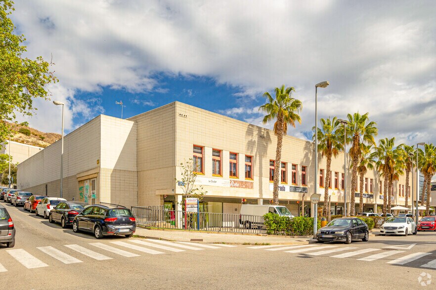 Local commercial dans Badalona, Barcelona à vendre - Photo de l’immeuble – Image 1 sur 18