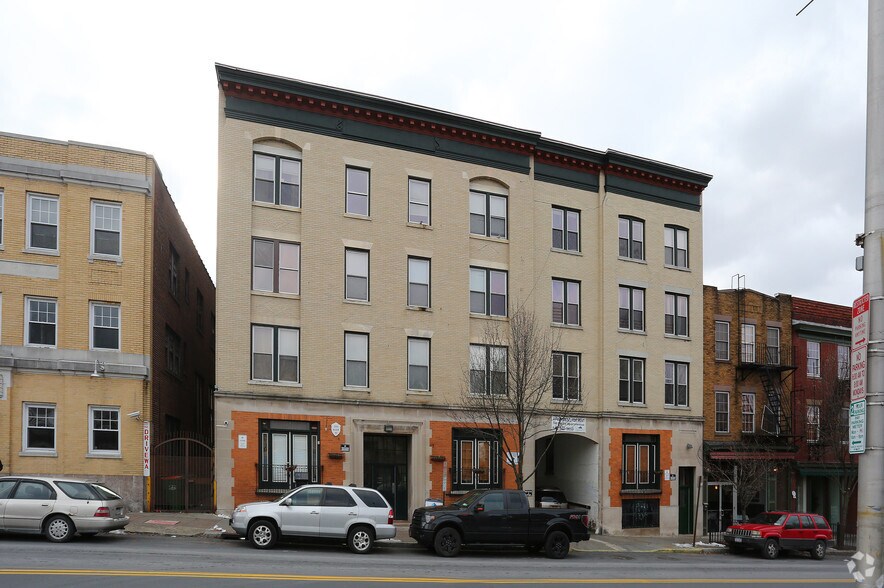 208-210 Main St, Poughkeepsie, NY à vendre - Photo de l’immeuble – Image 2 sur 11