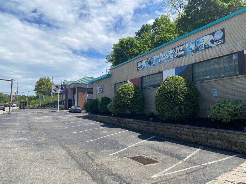 2905 Banksville Rd, Pittsburgh, PA à vendre - Photo de l’immeuble – Image 1 sur 7