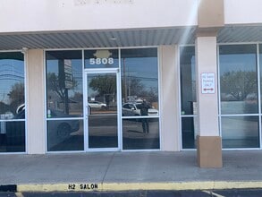 5804-5814 NW 63rd St, Oklahoma City, OK à louer Photo de l’immeuble– Image 2 sur 6