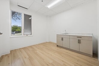 950 N York Rd, Hinsdale, IL à louer Photo intérieure– Image 1 sur 12