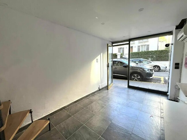 Plus de détails pour Local commercial à vendre