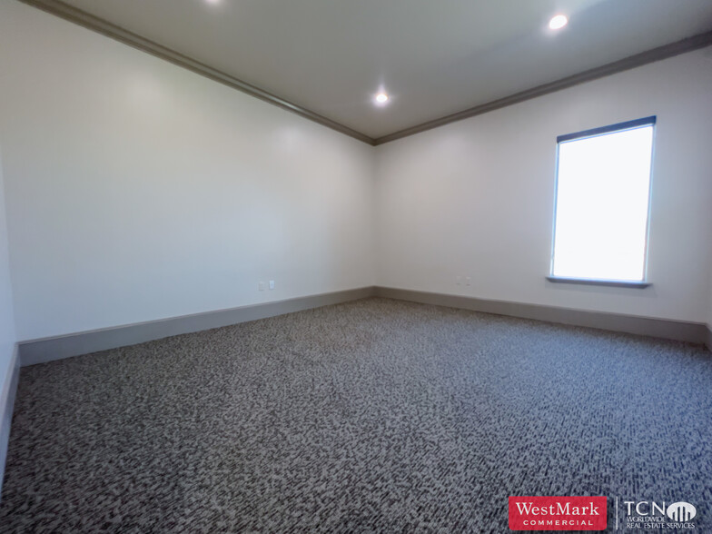 12505 Quaker Avenue, Lubbock, TX à louer - Photo de l’immeuble – Image 3 sur 6