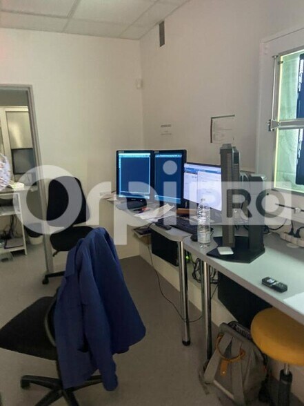 Bureau dans Pont-Audemer à vendre - Photo intérieure – Image 2 sur 7