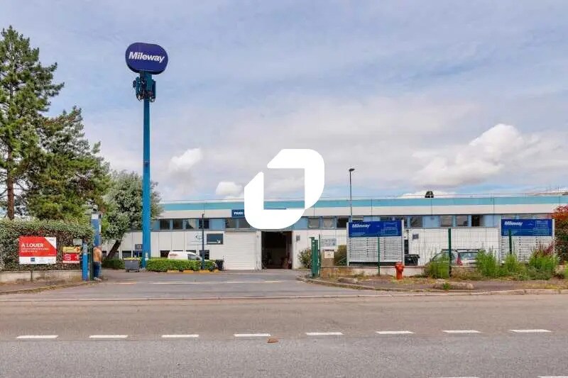 Local d’activités dans Aulnay-sous-Bois à louer - Photo de l’immeuble – Image 2 sur 17
