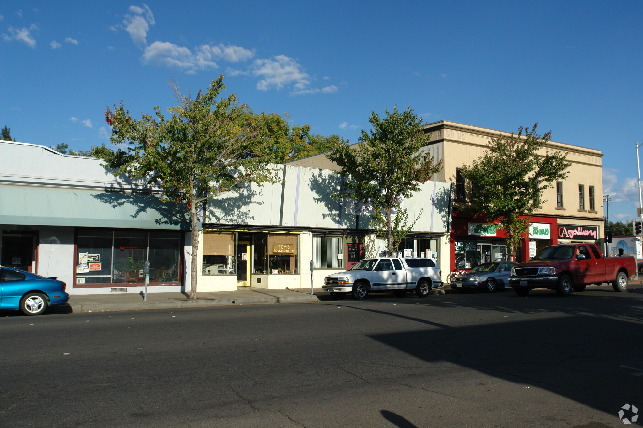 835-839 Main St, Chico, CA à vendre Photo principale– Image 1 sur 3
