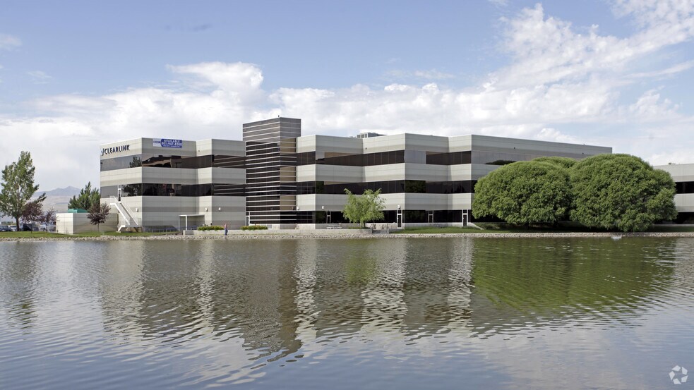 5202 W Douglas Corrigan Way, Salt Lake City, UT à louer - Photo principale – Image 1 sur 2