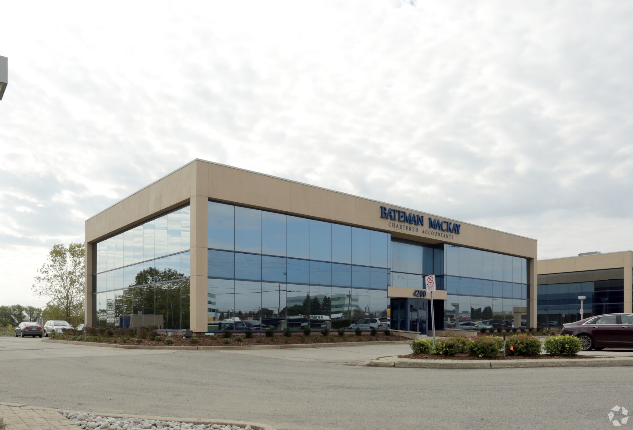 4200 S Service Rd, Burlington, ON à louer Photo de l’immeuble– Image 1 sur 6
