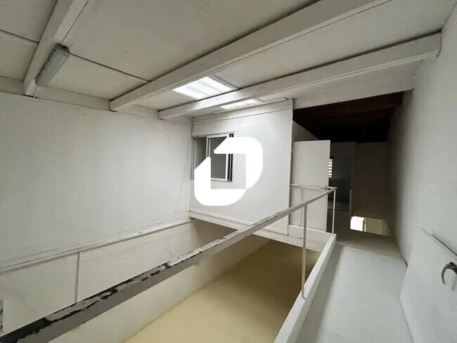 Plus de détails pour Local d'activités à louer