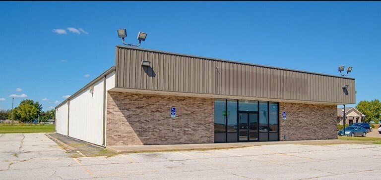 1111 N Cole St, Bushnell, IL à vendre Photo principale– Image 1 sur 4