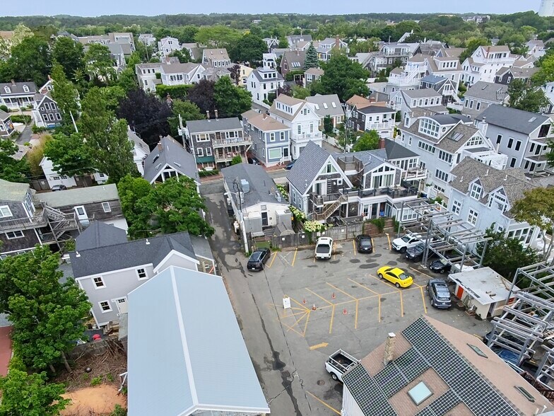 133 Commercial St, Provincetown, MA à vendre - Photo de l’immeuble – Image 2 sur 31