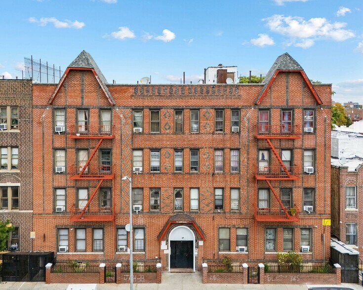 99 E 96th St, Brooklyn, NY portefeuille de 3 biens à vendre sur LoopNet.fr - Photo de l’immeuble – Image 1 sur 12
