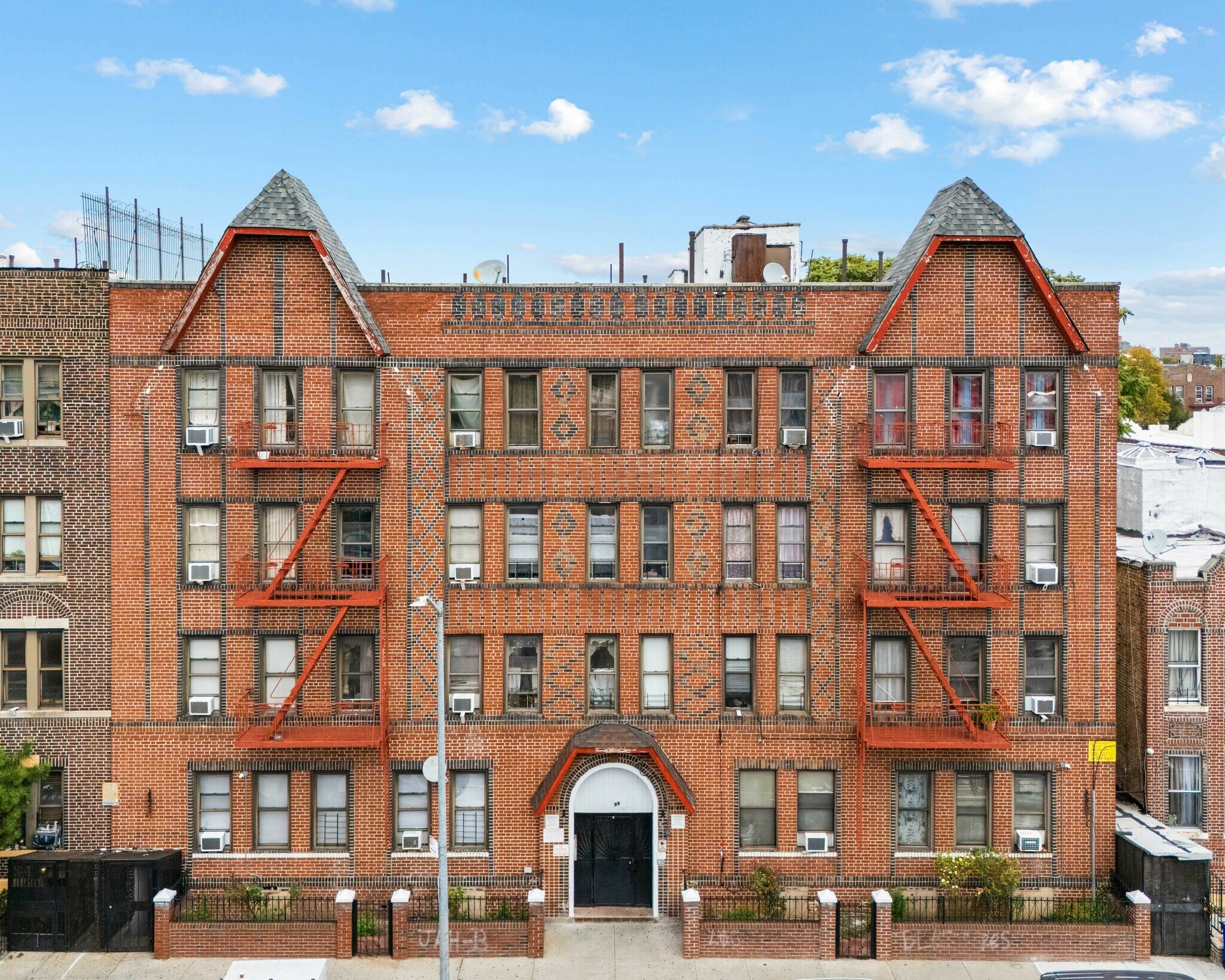 99 E 96th St, Brooklyn, NY portefeuille de 3 biens à vendre sur LoopNet.fr Photo de l’immeuble– Image 1 sur 13