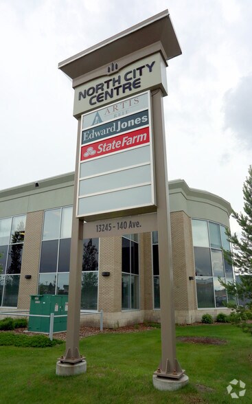 13204 137 Av NE, Edmonton, AB à louer - Photo de l’immeuble – Image 3 sur 7