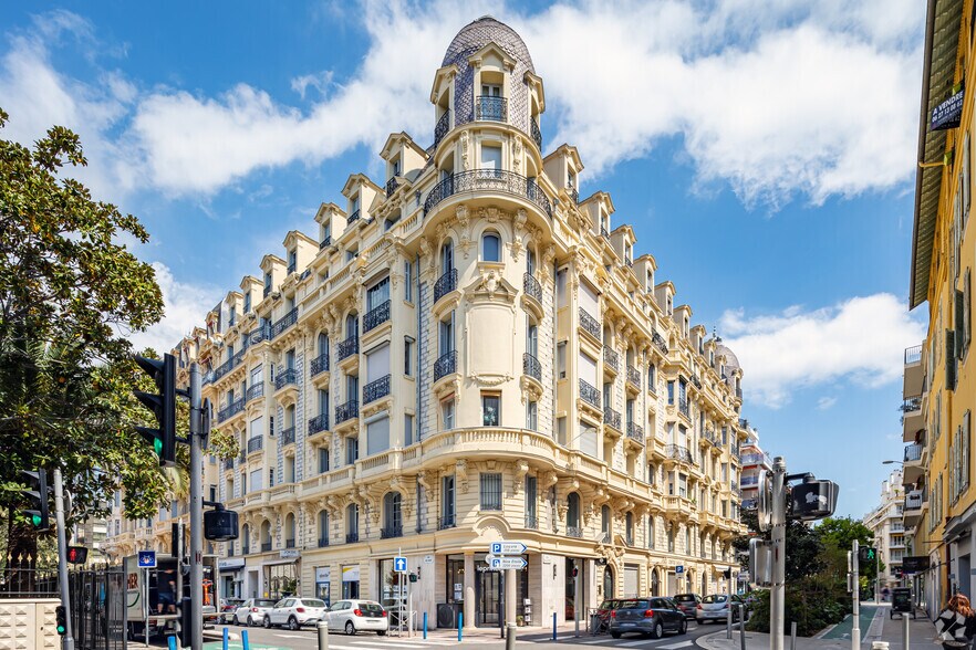 22 Rue Maréchal Joffre, Nice à louer - Photo de l’immeuble – Image 3 sur 19