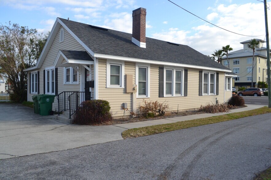 522 3rd St N, Jacksonville Beach, FL à louer - Photo de l’immeuble – Image 2 sur 4