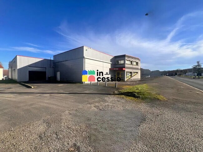 Plus de détails pour Local d'activités à louer