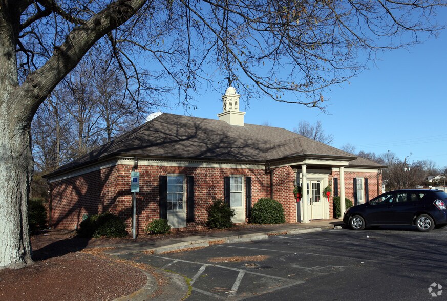 824 S Dekalb St, Shelby, NC à vendre - Photo principale – Image 1 sur 43