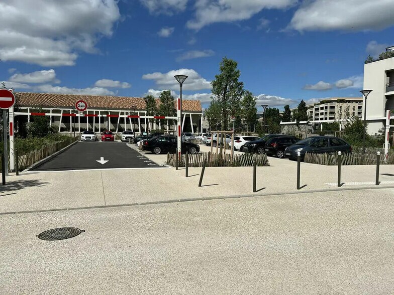 Local commercial dans Aix-en-Provence à vendre - Photo de l’immeuble – Image 2 sur 3