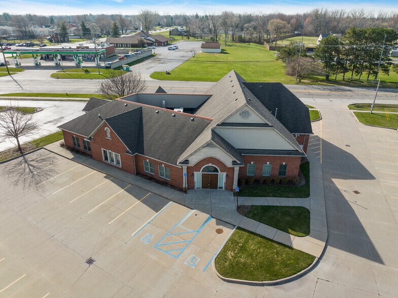 35807 Moravian Rd, Clinton Township, MI à louer - Photo de l’immeuble – Image 3 sur 9
