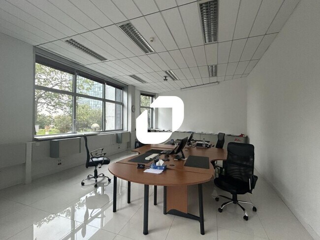 Plus de détails pour Bureau à vendre
