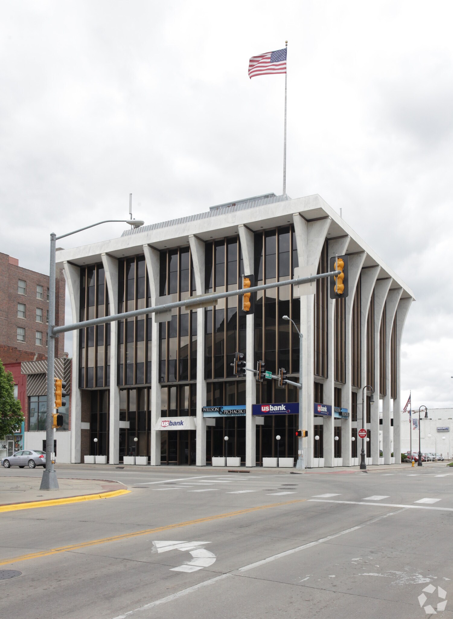 421 W Broadway, Council Bluffs, IA à louer Photo principale– Image 1 sur 8