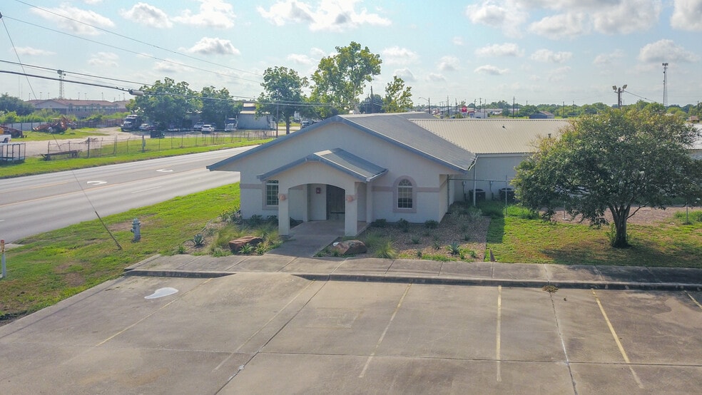 2203 Port Lavaca Dr, Victoria, TX à vendre - Photo de l’immeuble – Image 3 sur 69