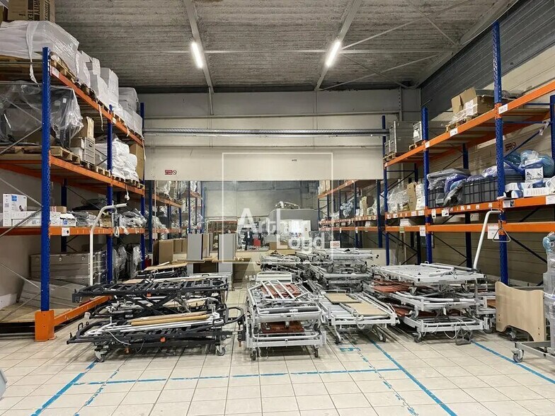 Local d'activités dans Villabé à vendre - Photo de l’immeuble – Image 2 sur 6