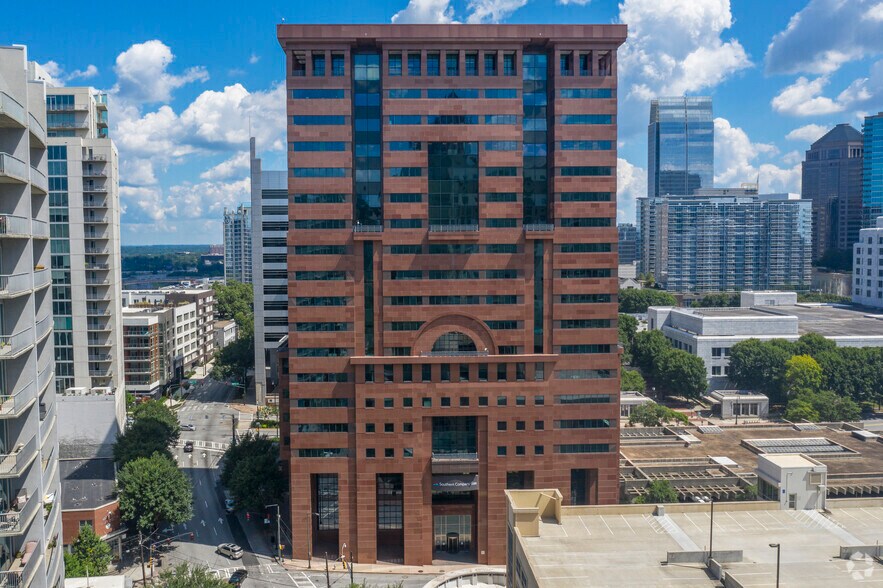 10 Peachtree Pl NE, Atlanta, GA à louer - Photo de l’immeuble – Image 2 sur 4