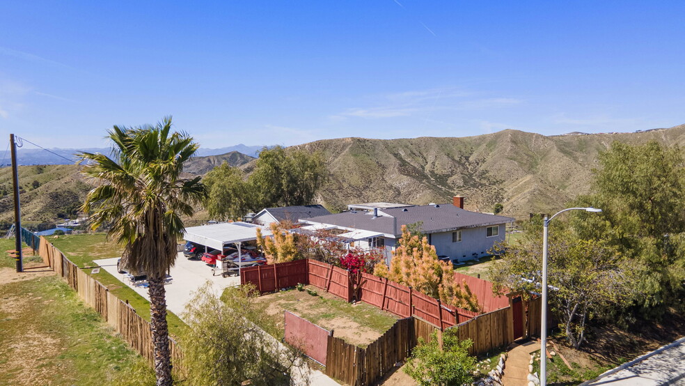 17366 Sierra Hwy, Canyon Country, CA à vendre - Aérien – Image 2 sur 9