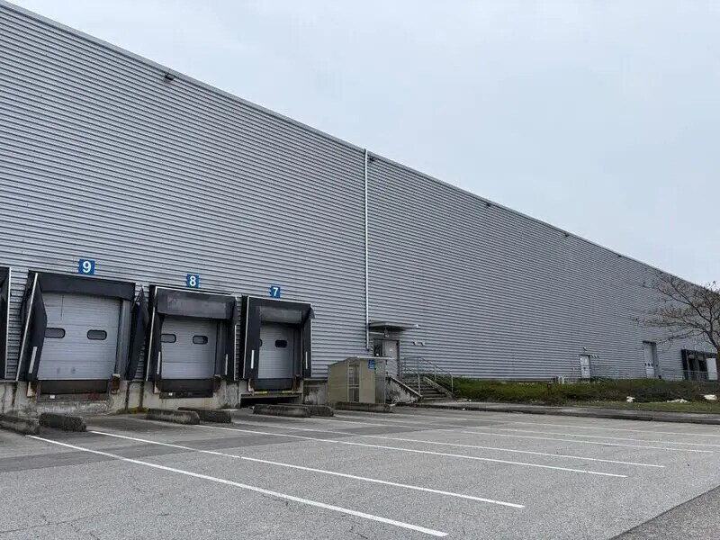 Bureau dans Mions à louer Photo de l’immeuble– Image 1 sur 4