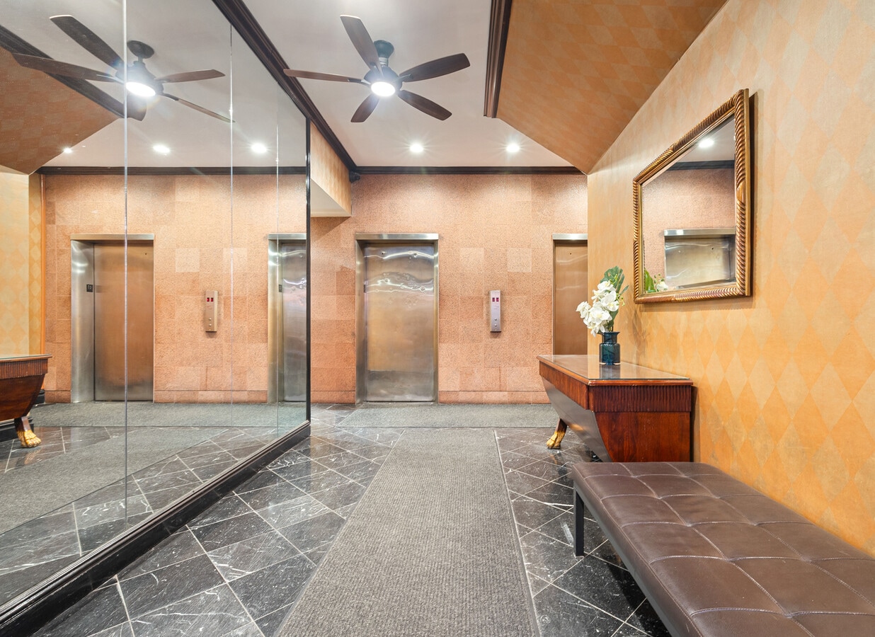235 E 49th St, New York, NY 10017 - Lot Office B/C - - Photo intérieure - Image 2 of 13