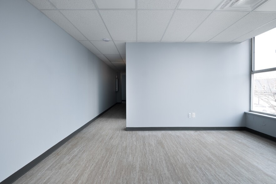 2921 Danforth Av, Toronto, ON à louer - Photo intérieure – Image 3 sur 10