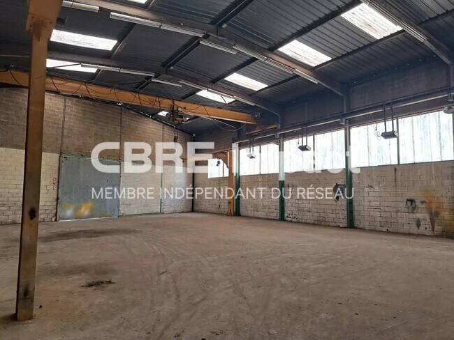Plus de détails pour 16 Rue Du Professeur Louis Neel, Longvic - Industriel/Logistique à vendre