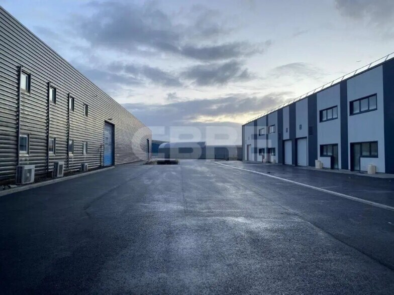 Local d'activités dans Blanquefort à vendre - Photo de l’immeuble – Image 2 sur 19