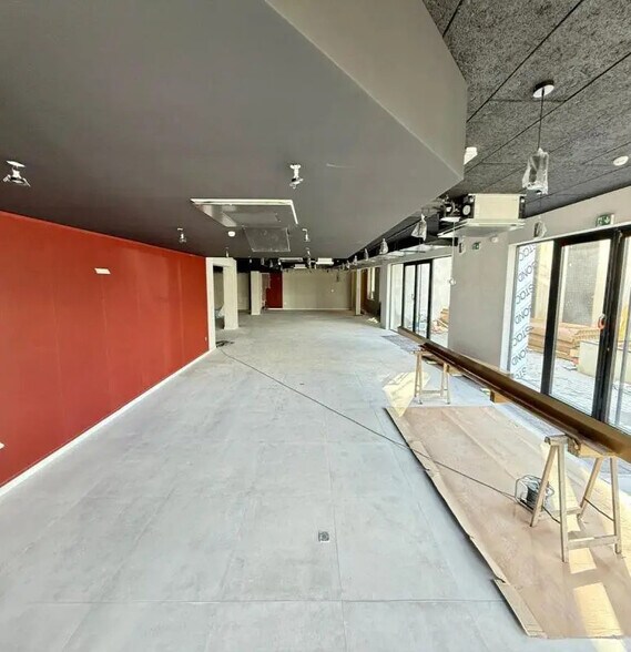 Local commercial dans Nanterre à louer - Photo de l’immeuble – Image 2 sur 5